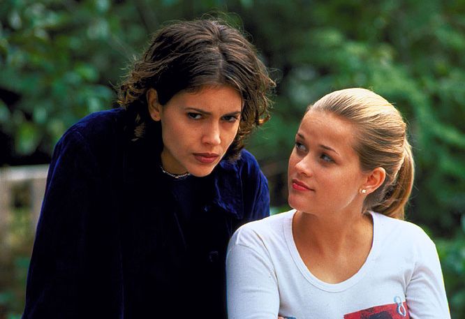 Ve filmu Milenec nebo vrah si zahrály známé herečky Alyssa Milano a Reese Witherspoonová.