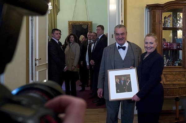 Ministr zahraničí Karel Schwarzenberg a americká ministryně zahraničí. Ministr zahraničí Karel Schwarzenberg a americká ministryně zahraničí.
