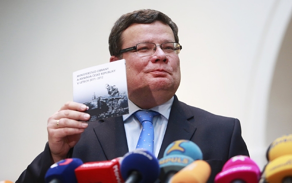 Za vlády Alexandra Vondry využívalo ministerstvo obrany e-tržiště téměř ze 40 procent. Za vlády Alexandra Vondry využívalo ministerstvo obrany e-tržiště téměř ze 40 procent.