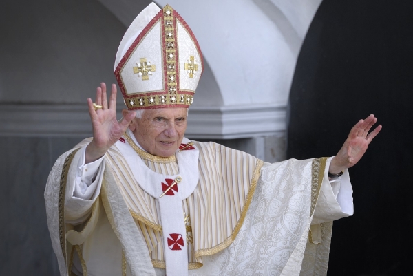 Papež Benedikt XVI. je od pondělí na Twitteru. 