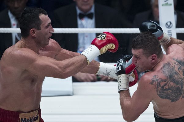 Mariusz Wach (vpravo) v zápase s Vladimirem Kličkem.