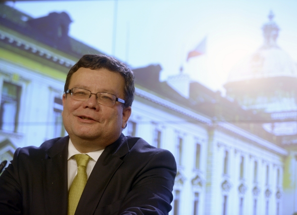 Odcházející ministr obrany Alexandr Vondra vystoupil 3. prosince v Praze na tiskové konferenci po zasedání bezpečnostní rady státu. 