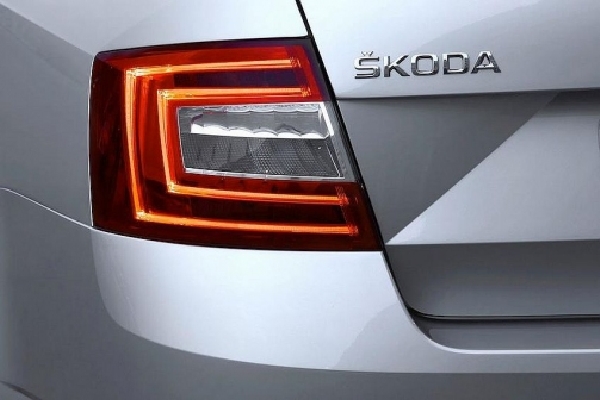 Kousek nové Škody Octavia.