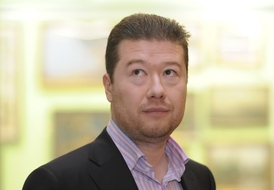 Nejméně transparentní kampaň má senátor Tomio Okamura.