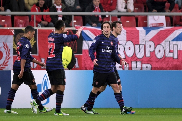 Tomáš Rosický dostal Arsenal do vedení, jeho gól byl ale poslední. Poté, co byl vystřídán, Arsenal dvakrát inkasoval.
