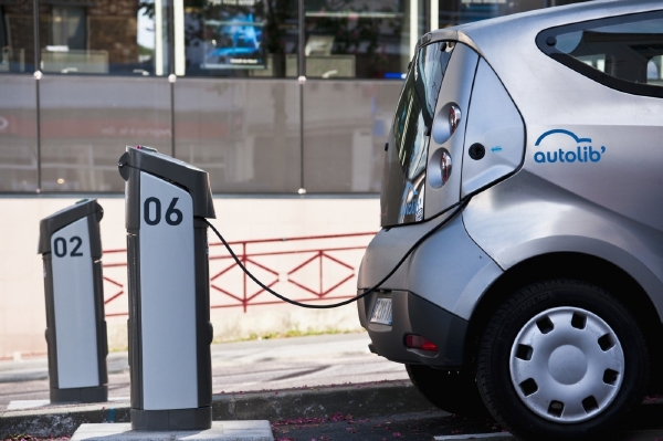 Elektromobily ekologická kritéria splňují, mnoho úřadů ale nemá finance na jejich nákup (ilustrační foto).