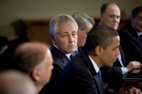 Republikán Chuck Hagel se s demokraty sblížil coby kritik války v Iráku. Republikán Chuck Hagel se s demokraty sblížil coby kritik války v Iráku.