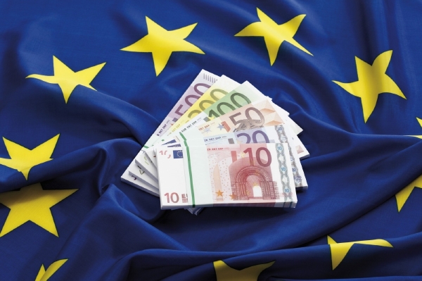 Bruselským byrokratům letos kvůli složité hospodářské situaci klesne kupní síla jejich platů o 1,1 procenta (ilustrační foto).