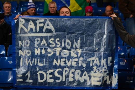 Novému trenérovi nemohou fanoušci zapomenout také prohlášení, ve kterém uvedl, že fanoušci Chelsea postrádají vášeň k fotbalu.