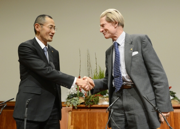 Japonec Šinja Jamanaka (vlevo) a Brit John Gurdon získali letos Nobelovu cenu za buněčný výzkum. Možná neprávem.