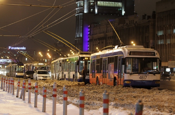 V Moskvě kvůli sněhové kalamitě a ledovce kolabuje doprava. V Moskvě kvůli sněhové kalamitě a ledovce kolabuje doprava.