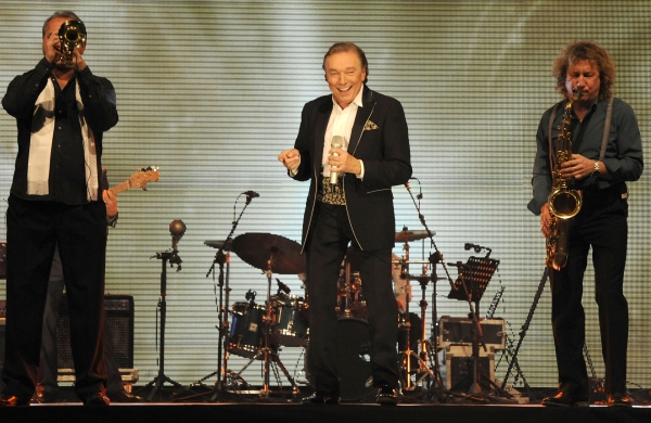 Karel Gott na předvánočním koncertě v pražské O2 areně.