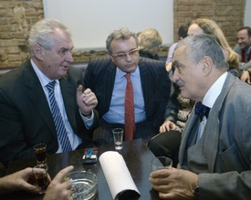 Kandidáti na prezidenta (zleva) Miloš Zeman, Vladimír Dlouhý a Karel Schwarzenberg.