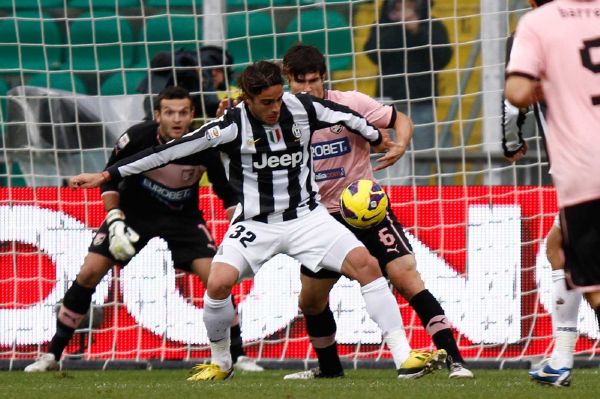 Hráči Juventusu bojovali v Palermu o body. Hráči Juventusu bojovali v Palermu o body.