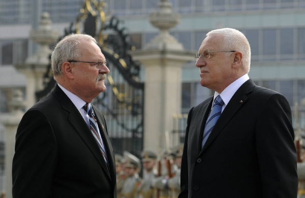 Český prezident Václav Klaus (vpravo) a jeho slovenský protějšek Ivan Gašparovič.
