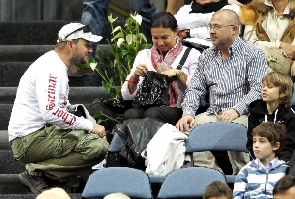 "Těžce nemocný" Martin Barták (vpravo) fandí na finále Davis Cupu.