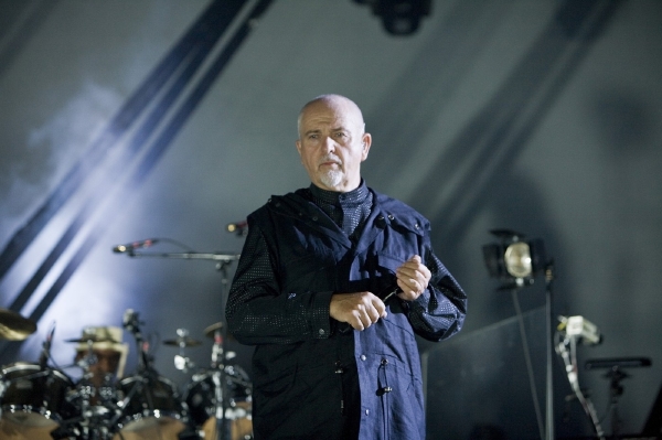 Peter Gabriel na letošním koncertu v San Diegu.