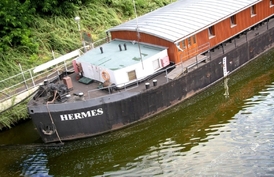 Na lodi Hermes, která může poskytnout lůžko až 233 lidem, na pondělek přenocovalo 186 bezdomovců.
