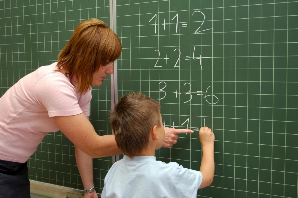 Ohroženy jsou hlavně přírodovědné předměty a matematika (ilustrační foto). Ohroženy jsou hlavně přírodovědné předměty a matematika (ilustrační foto).