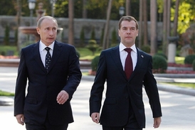 Nerovný tandem. Putin (vlevo) a Medveděv.