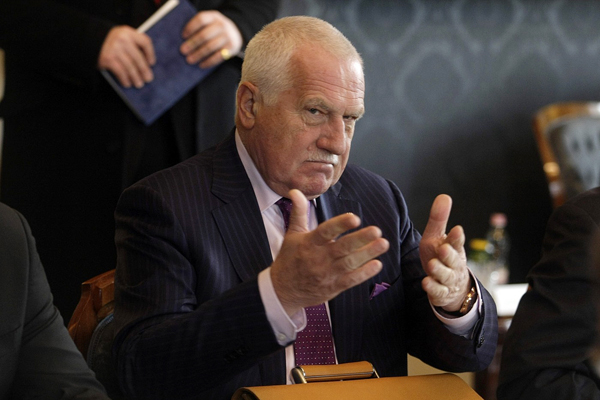 Václav Klaus považuje Hájkovu knihu za pozoruhodnou, v základním prizmatu křesťanských doktín se však prý podle svých slov s autorem neshoduje. Václav Klaus považuje Hájkovu knihu za pozoruhodnou, v základním prizmatu křesťanských doktín se však prý podle svých slov s autorem neshoduje.