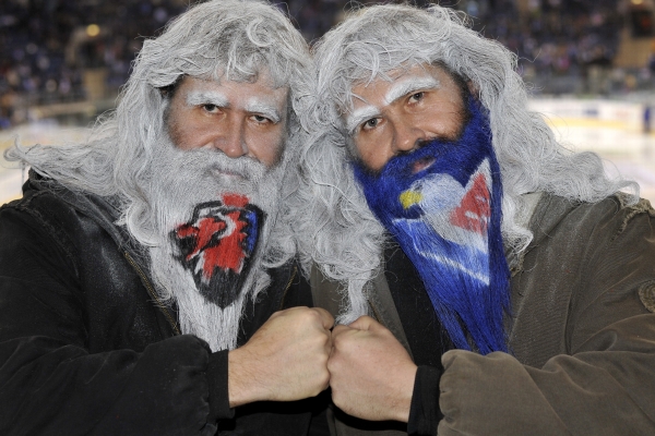 KHL v Praze parádně baví i fanoušky.