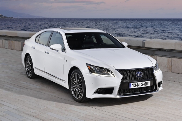 Lexus LS F Sport s originálním designem.