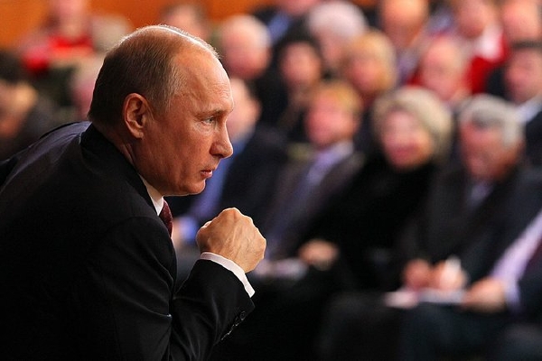 Putin slibuje tisícovce hostů v Kremlu světlé zítřky.