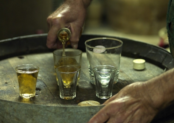 Češi patří k předním světovým příčkám v konzumaci alkoholu. Největším problémem je však pití alkoholu u mladistvých. Češi patří k předním světovým příčkám v konzumaci alkoholu. Největším problémem je však pití alkoholu u mladistvých.