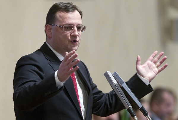 Vláda se sejde přímo v Poslanecké sněmovně, kterou kabinet požádá, aby se návrhem zabývala ve stavu legislativní nouze.