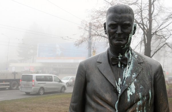 Jan Antonín Baťa (1895 až 1965) byl nevlastním bratrem zakladatele obuvnického impéria Tomáše Bati. Jan Antonín Baťa (1895 až 1965) byl nevlastním bratrem zakladatele obuvnického impéria Tomáše Bati.