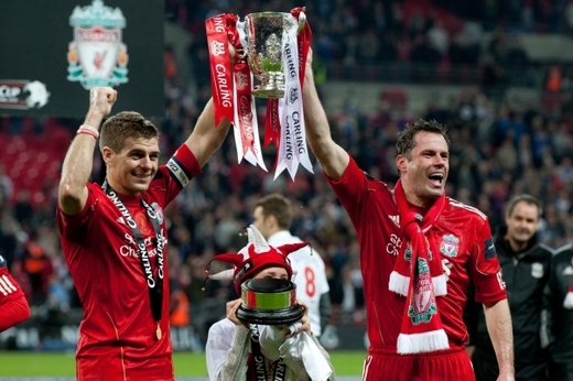 Steven Gerrard (vlevo) a Jamie Carragher k Liverpoolu neodmyslitelně patří.