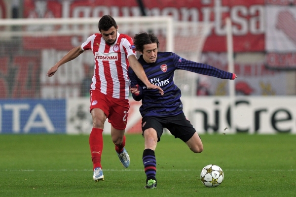 Arsenal s Tomášem Rosickým nezažívá lehké časy.
