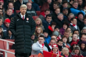Kouč Arsenalu Arsène Wenger se drží své vize. Ta ale úspěch nepřináší.