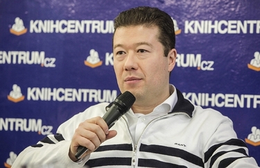 Vyřazený Tomio Okamura.