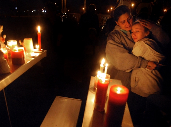 Páteční noc byla pro mnohé ve městě Newtown tou nejbolestivější.
