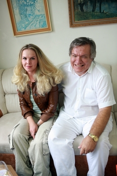 Jaroslav Barták se svou asistentkou, která s ním začala dobrovolně spolupracovat až poté, co se provalila Bartákova zvěrstva.