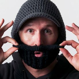 Vypadat jako Chuck Norris nebo Santa Claus se může v zimních dnech docela hodit.