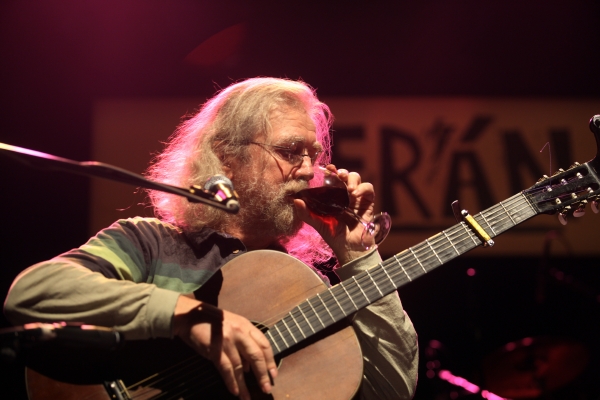 Písničkář Jaroslav Hutka. Písničkář Jaroslav Hutka.