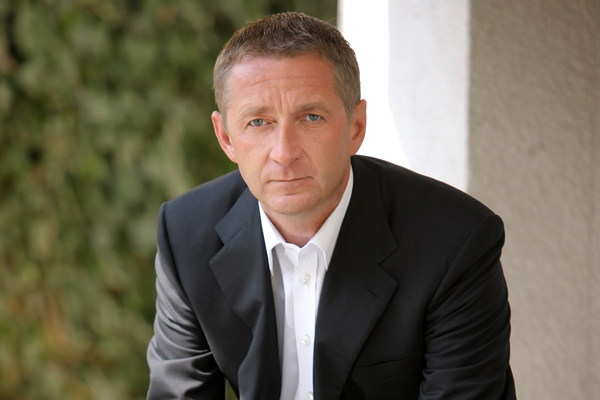 Lobbista Janoušek je nyní stíhán za úmyslné těžké ublížení na zdraví a ohrožení pod vlivem návykové látky.