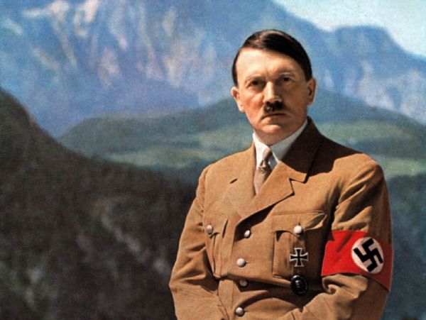 Hitler na Obersalzbergu. Do Braunau to měl kousek, ale netáhlo ho to tam. Hitler na Obersalzbergu. Do Braunau to měl kousek, ale netáhlo ho to tam.