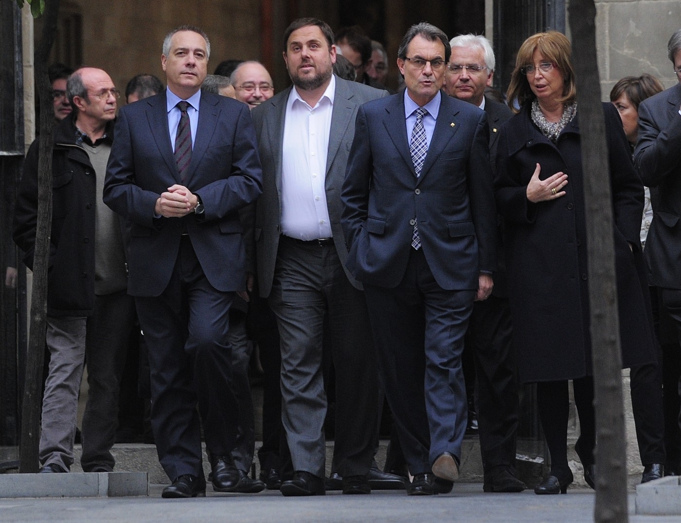 Šéf CiU Atrhur Mas (vpravo) se dohodl s předsedou ERC Oriolem Junquerasem na podpoře své vlády a konání referenda.