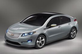 Chevrolet Volt ujede na jedno nabití baterií až 80 km.