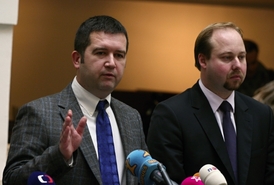 Poslanec ČSSD Jan Hamáček (vlevo) a šéf poslaneckého klubu ČSSD Jeroným Tejc.