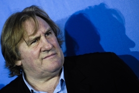 Gérard Depardieu si po zavedení "milionářské daně" koupil dům v belgické obci Nechin těsně u hranic s Francií a přihlásil se v Belgii k trvalému pobytu.