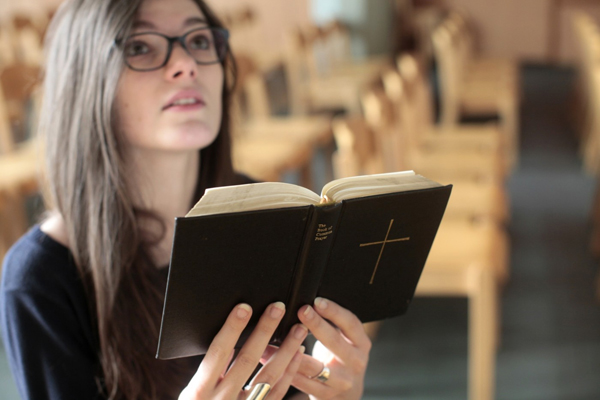Církve v ČR nemají silné zastoupení, věřící jim rok o roku ubývají.