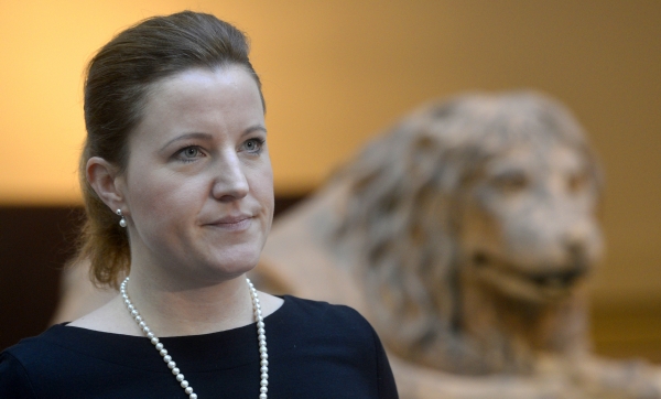 Na ministerstvu obrany nestihla Karolína Peake udělat ani jednu z běžných velkých porad.