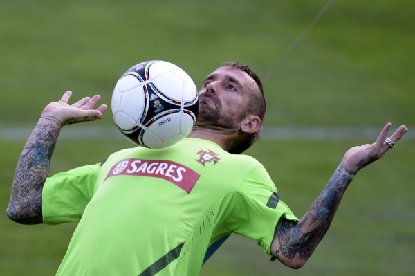 Portugalský fotbalista Raul Meireles si v turecké lize jedenáct zápasů nezahraje.