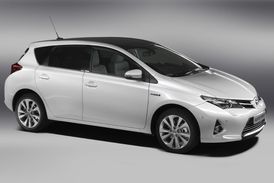 Toyota souhlasila se zaplacením rekordní pokuty v USA. Na ilustračním snímku nový model Auris Hybrid.