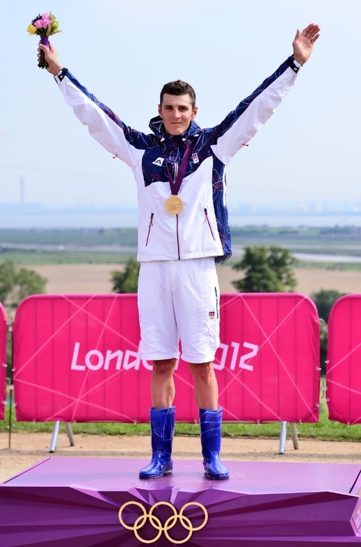 Po triumfu Svobody v předposledním dnu olympiády se v tom posledním opět hrála česká hymna. Zasloužil se o ni biker Jaroslav Kulhavý, který v závodě horských kol nenašel přemožitele a získal poslední medaili, čtvrtou zlatou pro českou reprezentaci. Po triumfu Svobody v předposledním dnu olympiády se v tom posledním opět hrála česká hymna. Zasloužil se o ni biker Jaroslav Kulhavý, který v závodě horských kol nenašel přemožitele a získal poslední medaili, čtvrtou zlatou pro českou reprezentaci.